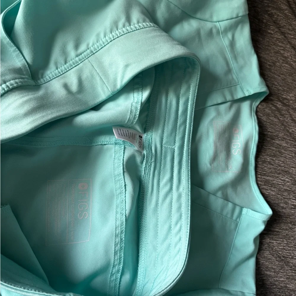 Scrub Set - Picture 3 of 6